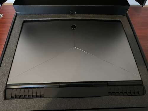 Alienware 15 R3 | Core i7-7700HQ | 15.6 FHD | GTX 1060 6GB | 16GB RAM | 250GB SSD + 1TB HDD