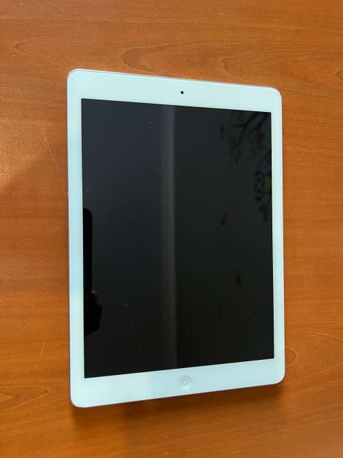 [GENUINE] Apple iPad Air Tablet | White | 16GB | Wifi