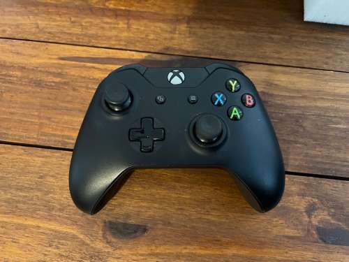 [4K GAMING] Microsoft Xbox One S Console | 500GB Storage | 1x Controller | Games