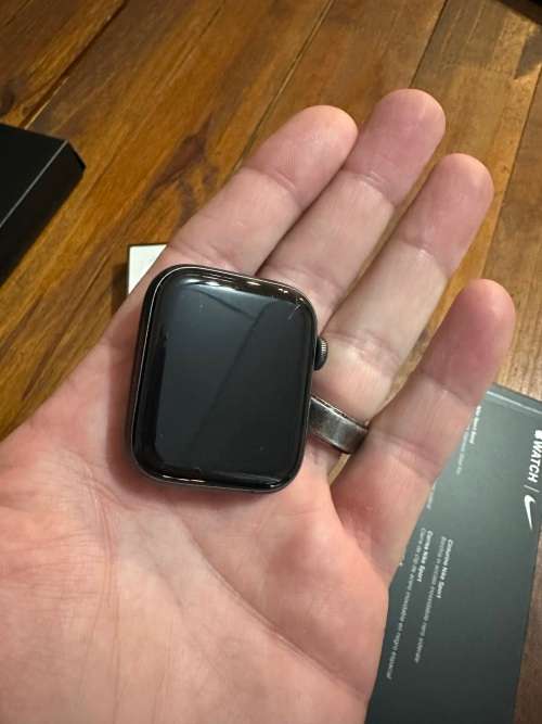 Apple Watch Series SE Nike Edition | 44mm | GPS + Cellular | Silver | Quick Delivery