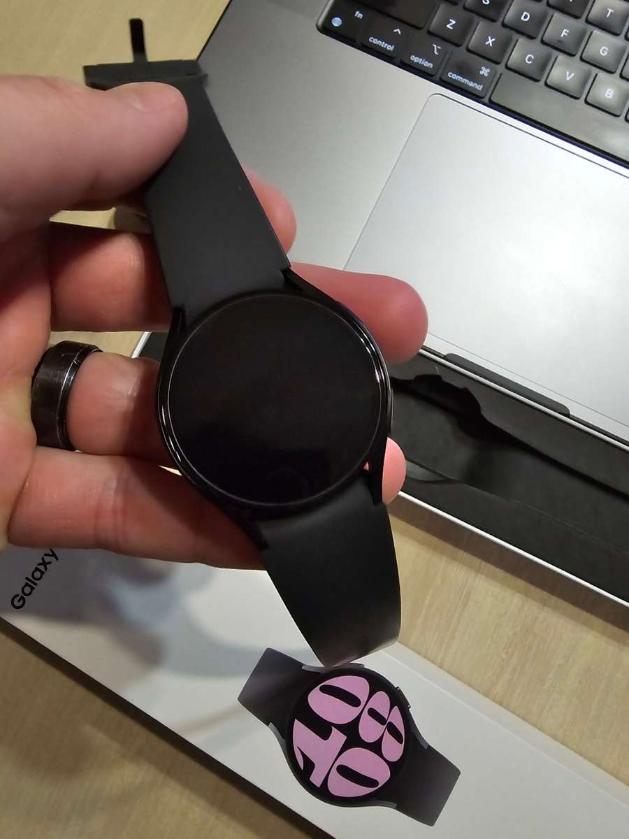 Samsung Galaxy Watch 6 40mm | Graphite | Bluetooth + LTE | R30 Delivery