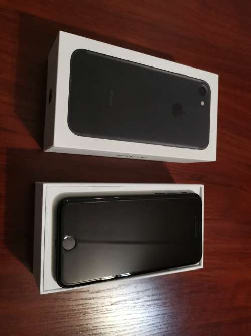 BRAND NEW Apple iPhone 7 (32GB, Black) - 24 Hour Delivery