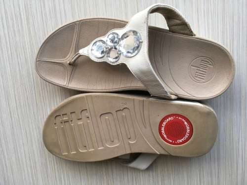 FITFLOPS WHITE WITH CRYSTAL  SLIPPERS/SANDALS - Size 4 UK / SA