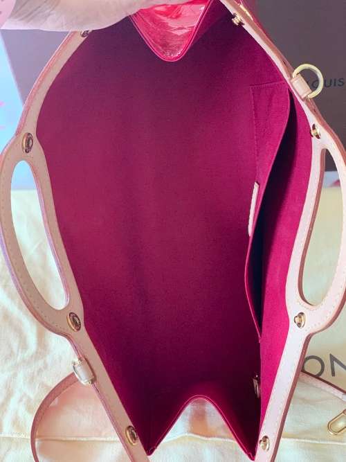 *** For Keilah 007 ONLY *** LOUIS VUITTON Vernis Roxbury Drive Pomme D'Amour - PRISTINE CONDITION