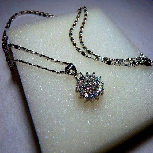 SPARKLING SILVER NECKLACE WITH STUDDED CRYSTAL GEMSTONE