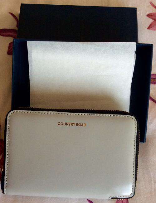 COUNTRY ROAD - LADIES LEATHER WALLET - BRAND NEW
