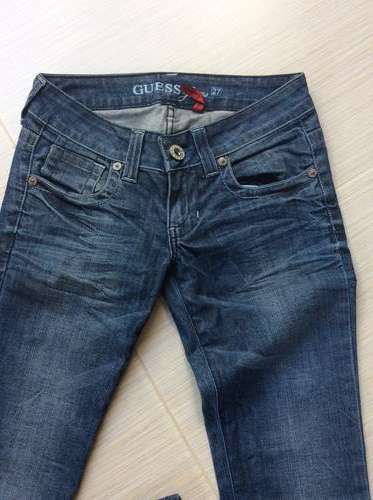 GUESS LADIES DENIM JEANS - SIZE 27/32 - IN EXCELLENT CONDITION