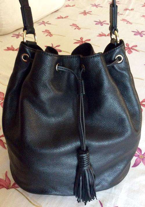 WITCHERY BUCKET DRAWSTRING SOFT LEATHER LADIES BAG - 100% LEATHER - LIKE NEW CONDITION