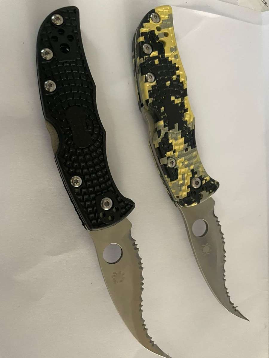 Spyderco knives - set of two - serrated - in mint condition