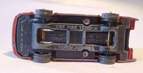CORGI JUNIORS - ERF FIRE TENDER