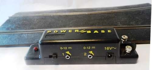 SCALEXTRIC  CLASSIC  - 2  CONTROLLER  POWER BASE STRAIGHT