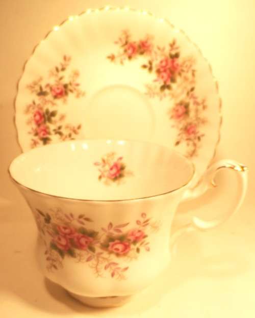 ROYAL ALBERT FINE BONE CHINA TEA DUO  " LAVENDER ROSE "