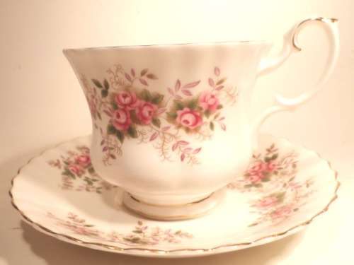 ROYAL ALBERT FINE BONE CHINA TEA DUO  " LAVENDER ROSE "