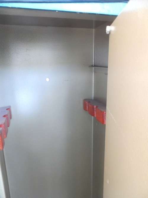 SAFE : STEEL STORAGE SAFE FOR 6 RIFLES . SIDE ARMS & AMMUNITION