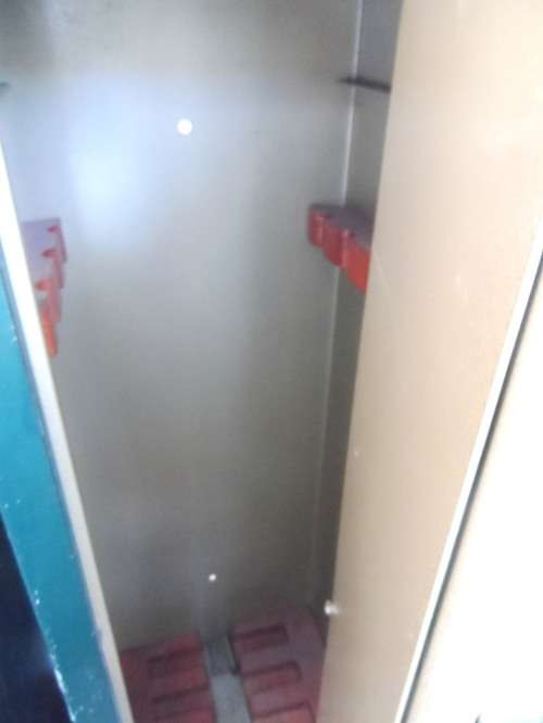 SAFE : STEEL STORAGE SAFE FOR 6 RIFLES . SIDE ARMS & AMMUNITION