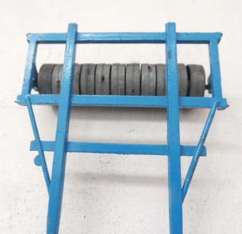 BRITAINS VINTAGE ": MODEL FARM "   FIELD   / PADOCK ROLLER   - TRANSPORTER  WITH LUCERN BA;LES