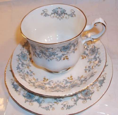 PARAGON " TUSCANY " ENGLISH FINE BONE CHINA TEA TRIO
