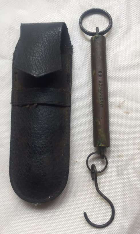 VINTAGE  (1945 ) MORGANITE ,  BRASS , POCKET SIZED FISHING WEIGHING SCALE  WITH PROTECTIVE POUCH
