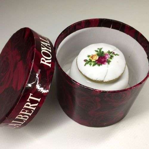 ROYAL ALBERT FINE BONE CHINA PIN DISH / TRINKET DISH    ` OLD COUNTRY ROSES `
