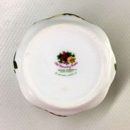 ROYAL ALBERT FINE BONE CHINA PIN DISH / TRINKET DISH    ` OLD COUNTRY ROSES `