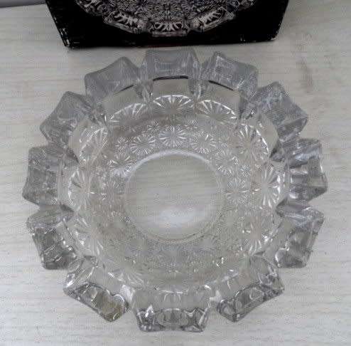 VINTAGE REGENT CLEAR-CUT, SPARKLING , LEAD CRYSTAL ASHTRAY  NEW  IN THE ORIGINAL PACKAGING BOX