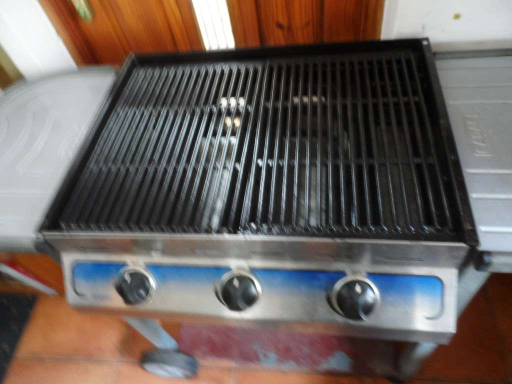 CADAC PATIO COMPANION 3 DELUXE BARBEQUE WITH GAS TANK , REGULATOR & HOSE  CODE 98346S,