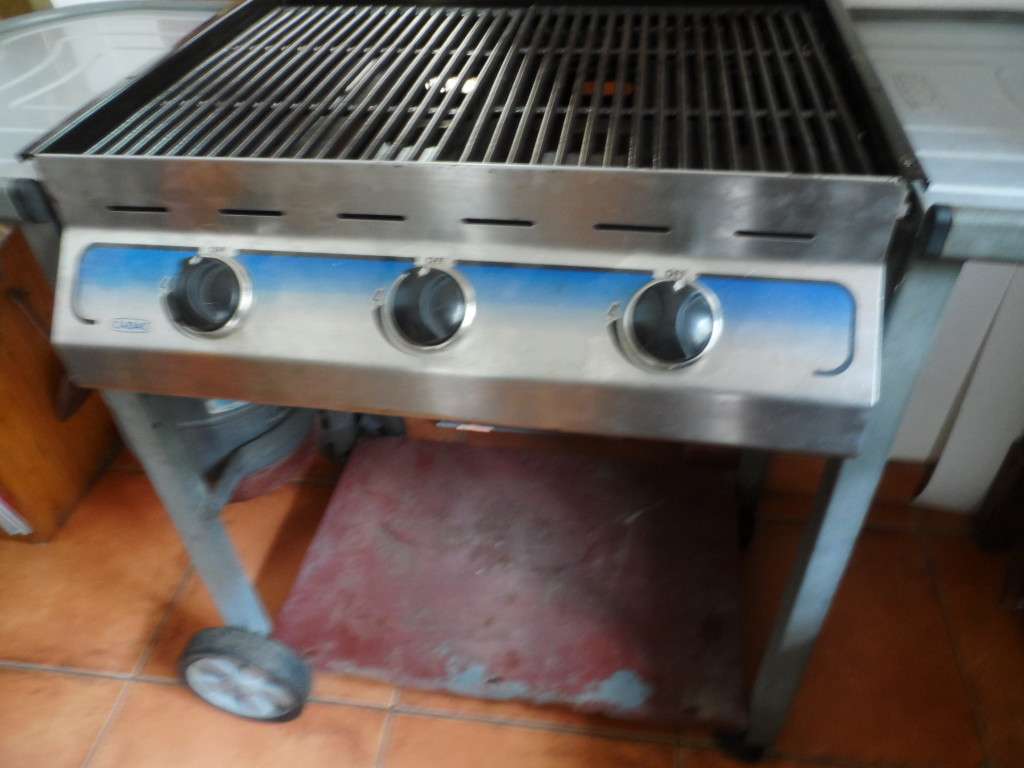 CADAC PATIO COMPANION 3 DELUXE BARBEQUE WITH GAS TANK , REGULATOR & HOSE  CODE 98346S,