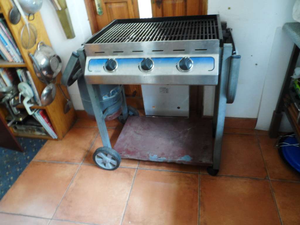CADAC PATIO COMPANION 3 DELUXE BARBEQUE WITH GAS TANK , REGULATOR & HOSE  CODE 98346S,
