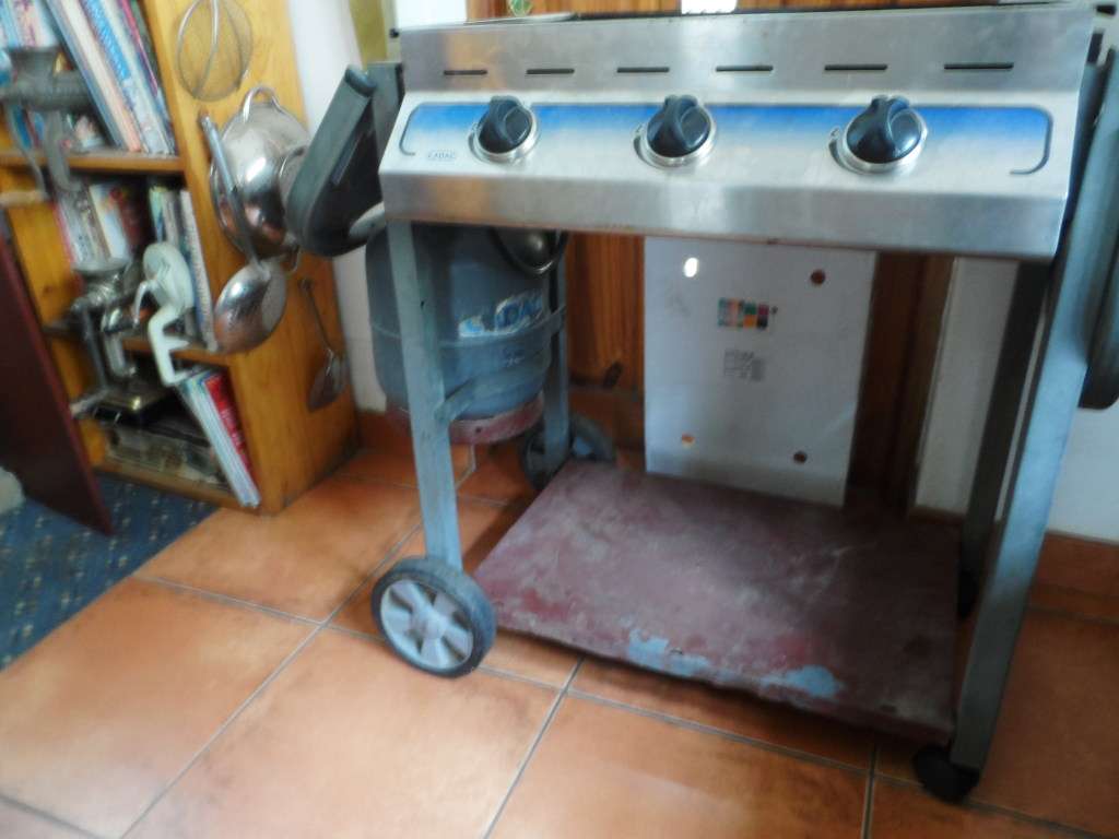 CADAC PATIO COMPANION 3 DELUXE BARBEQUE WITH GAS TANK , REGULATOR & HOSE  CODE 98346S,