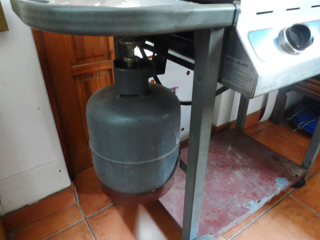 CADAC PATIO COMPANION 3 DELUXE BARBEQUE WITH GAS TANK , REGULATOR & HOSE  CODE 98346S,