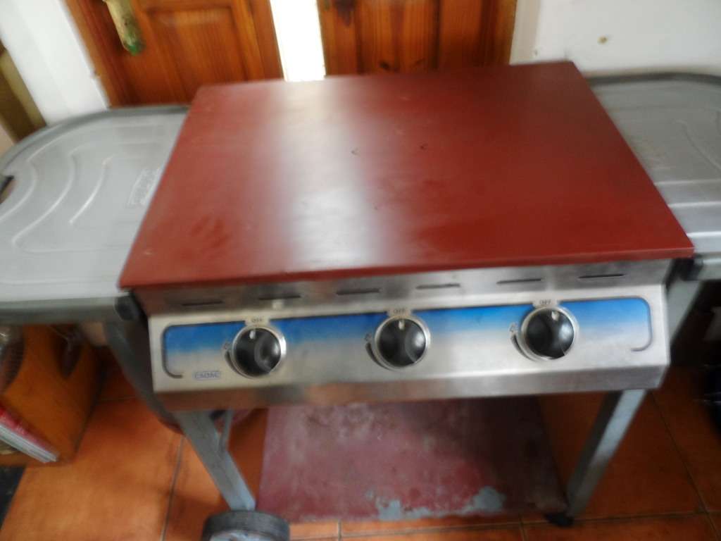 CADAC PATIO COMPANION 3 DELUXE BARBEQUE WITH GAS TANK , REGULATOR & HOSE  CODE 98346S,