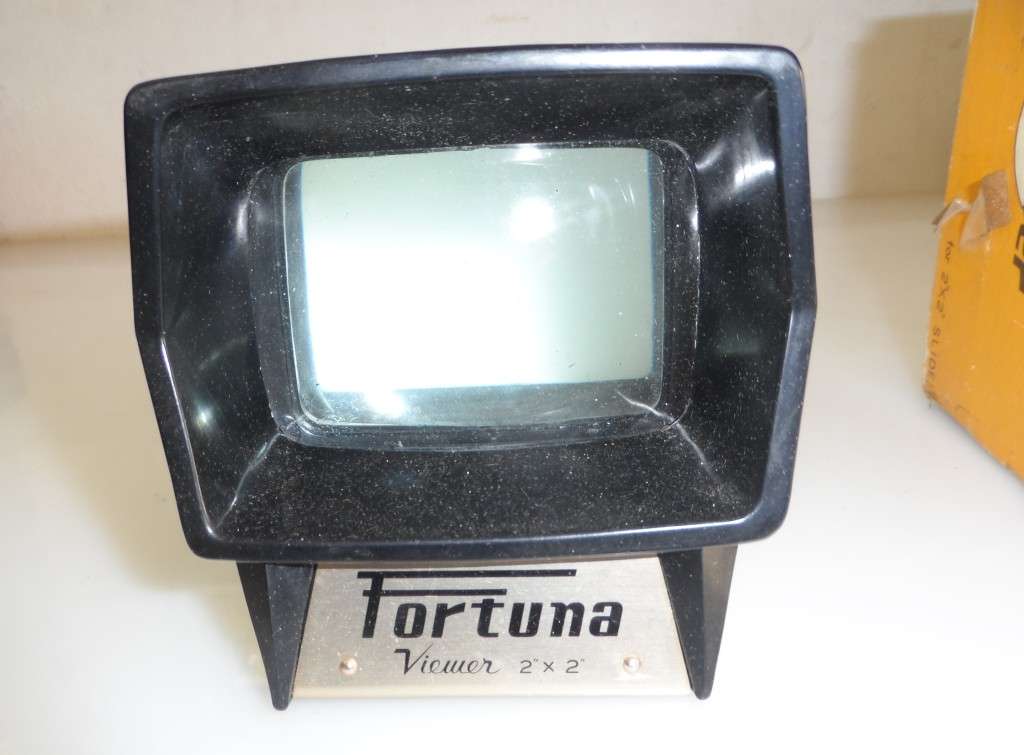 FORTUNA 2` X 2 `  1970 SLIDE VIEWER IN ORIGINAL BOX , WITH FACTORY INSTRUCTION LEAFLET ENCLOSED,