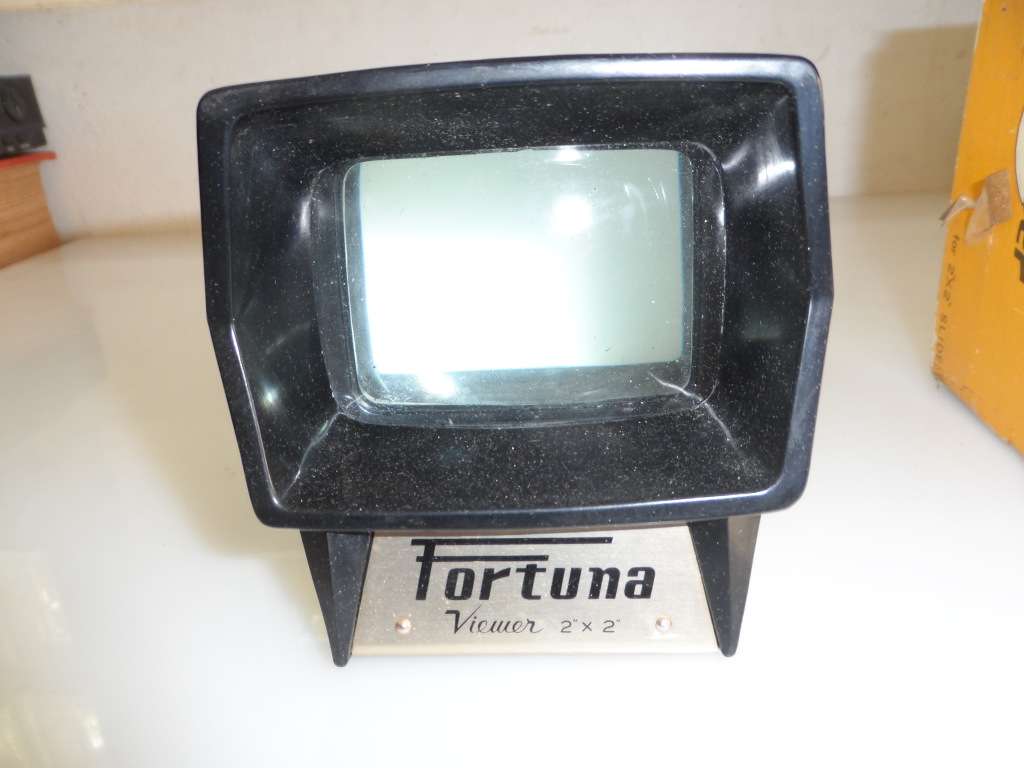 FORTUNA 2` X 2 `  1970 SLIDE VIEWER IN ORIGINAL BOX , WITH FACTORY INSTRUCTION LEAFLET ENCLOSED,