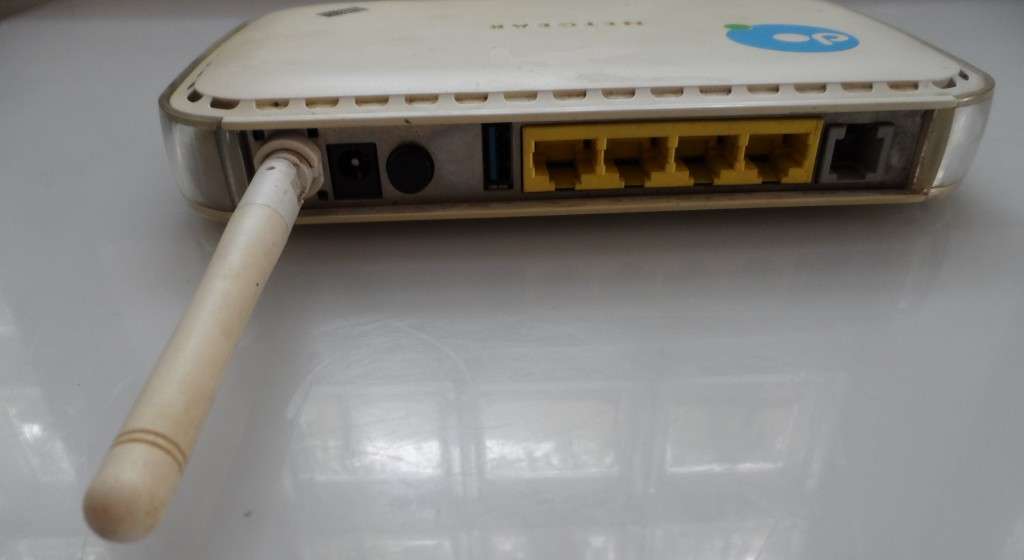 TELKOM ADSL NETGEAR MODEM ROUTER  54Mbps wireless  ADSL   DG 834 GU