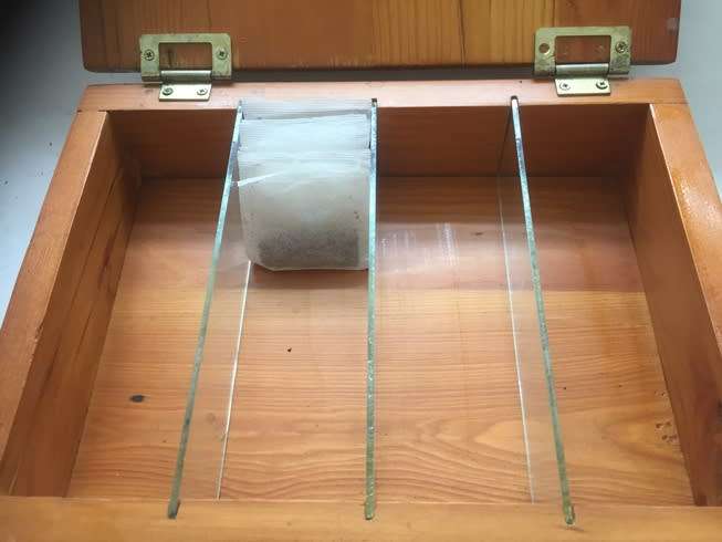 VINTAGE OREGON , TEA SACHETS , COUNTER TOP, STORAGE CADDY solid Oregon with removable glass dividers
