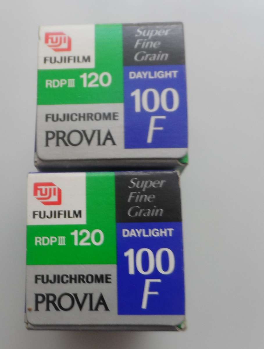 FUJICHROME PROFESSIONAL, PROVIA 100F, RDPIII 120, DAYLIGHT,BATCH 0365101 ,EXPIRED 2005-11 ,ROLLS X2