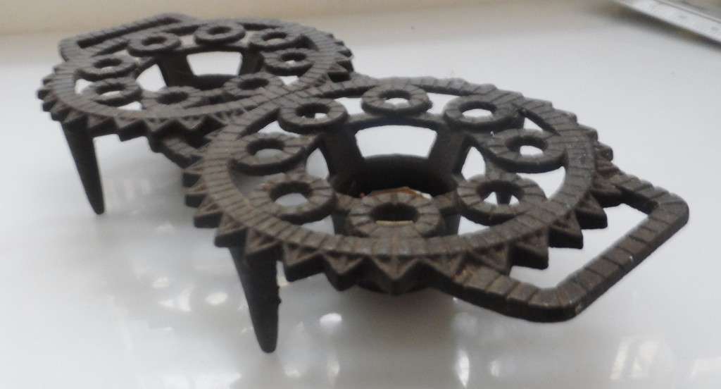 VINTAGE CAST IRON HIBACHI , TWIN POT, FONDUE POT, WARMER / COOKING STAND