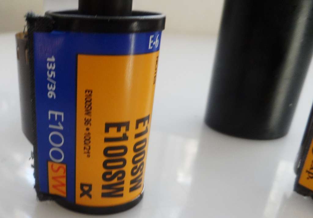 KODAK PROFESSIONAL E1OOSW EKTACHROME 135/36 ,FILM & KODAK GOLD 200 35 mm FILM FOR COLOR PRINTS
