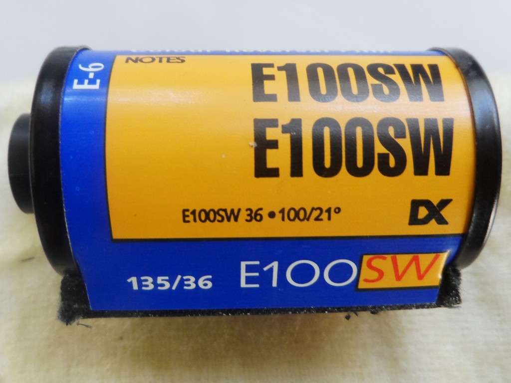 KODAK PROFESSIONAL E1OOSW EKTACHROME 135/36 ,FILM & KODAK GOLD 200 35 mm FILM FOR COLOR PRINTS
