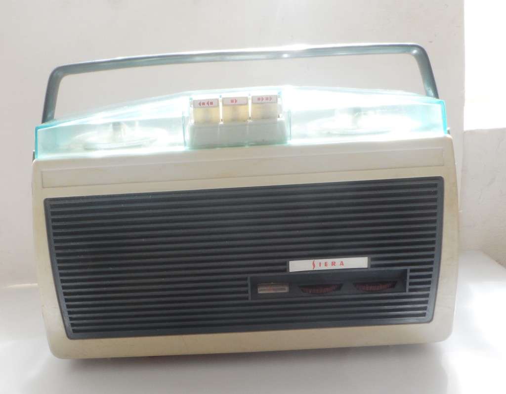 VINTAGE 1960 , ALL TRANSISTOR , SIERA REEL TO REEL TAPE RECORDER Made in Holland