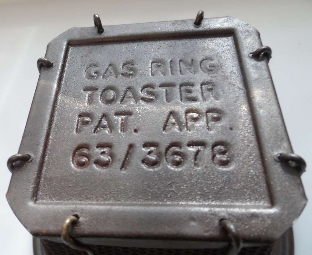 VINTAGE PRESSED METAL & MESH  4 SLICE GAS RING TOASTER