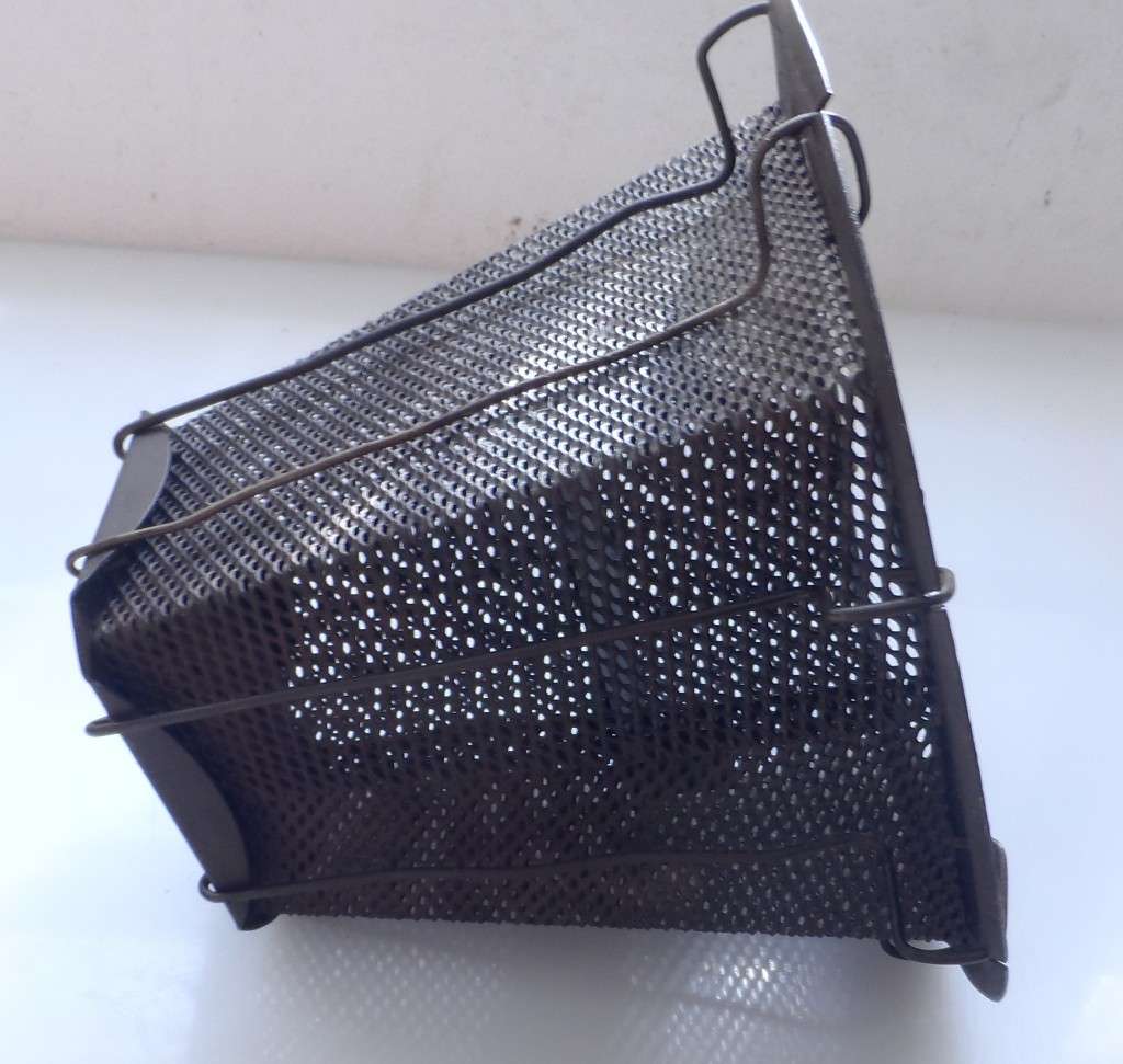 VINTAGE PRESSED METAL & MESH  4 SLICE GAS RING TOASTER