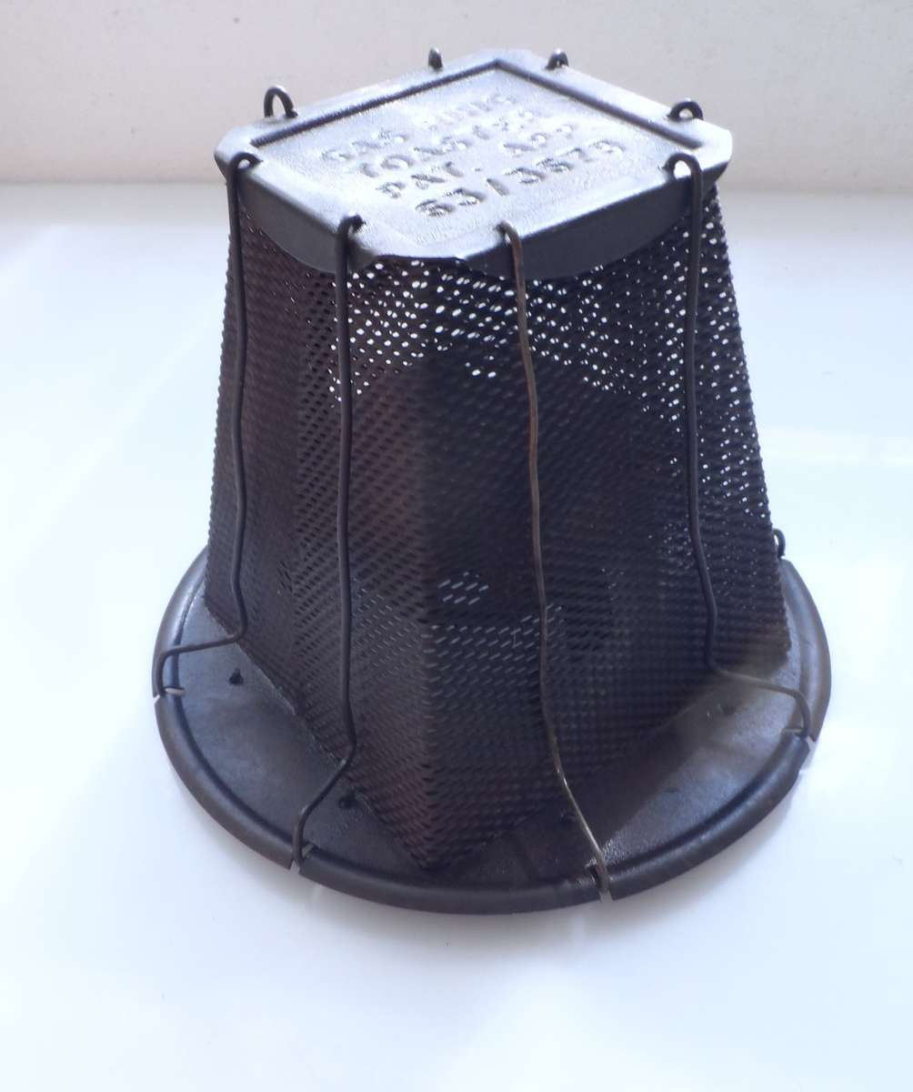 VINTAGE PRESSED METAL & MESH  4 SLICE GAS RING TOASTER