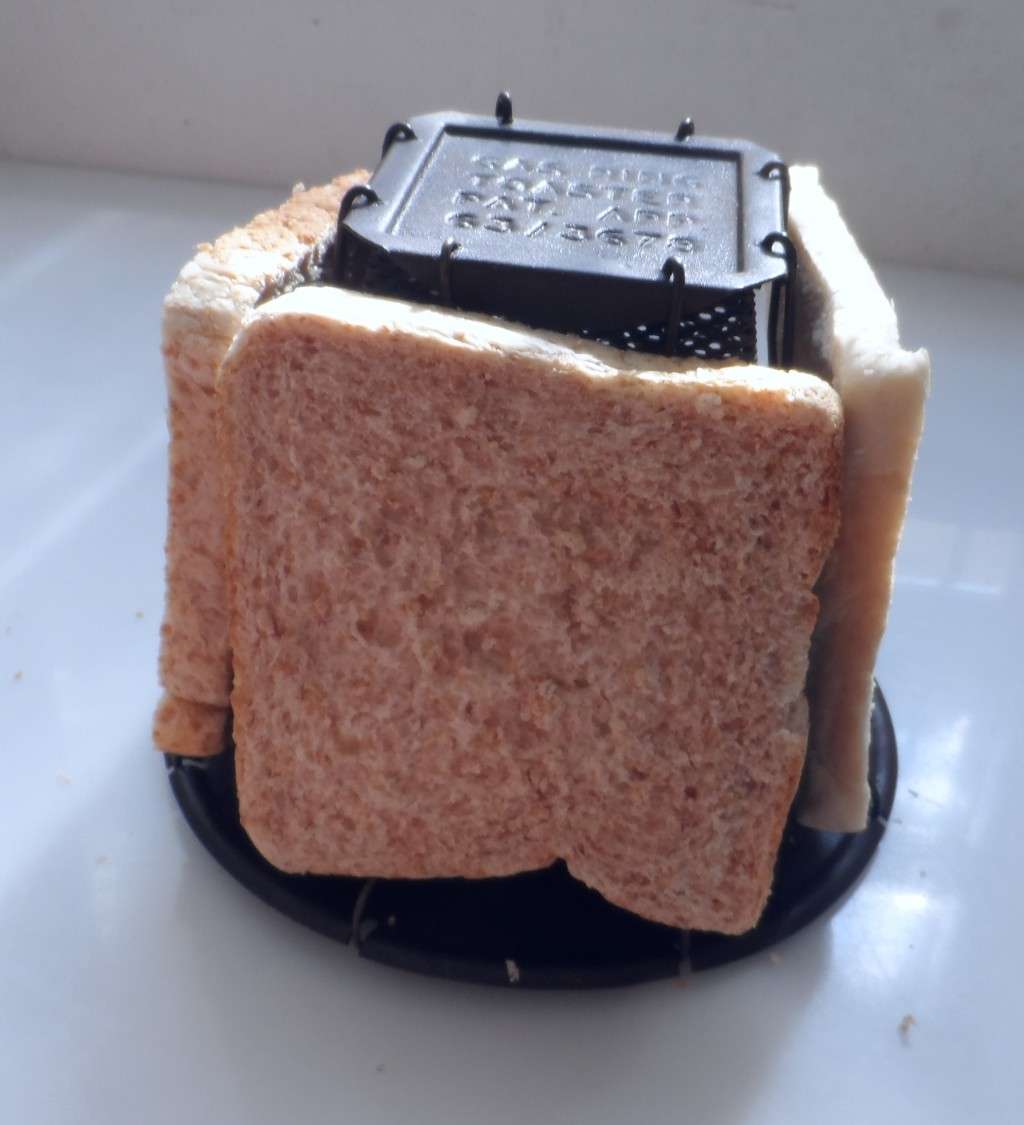 VINTAGE PRESSED METAL & MESH  4 SLICE GAS RING TOASTER