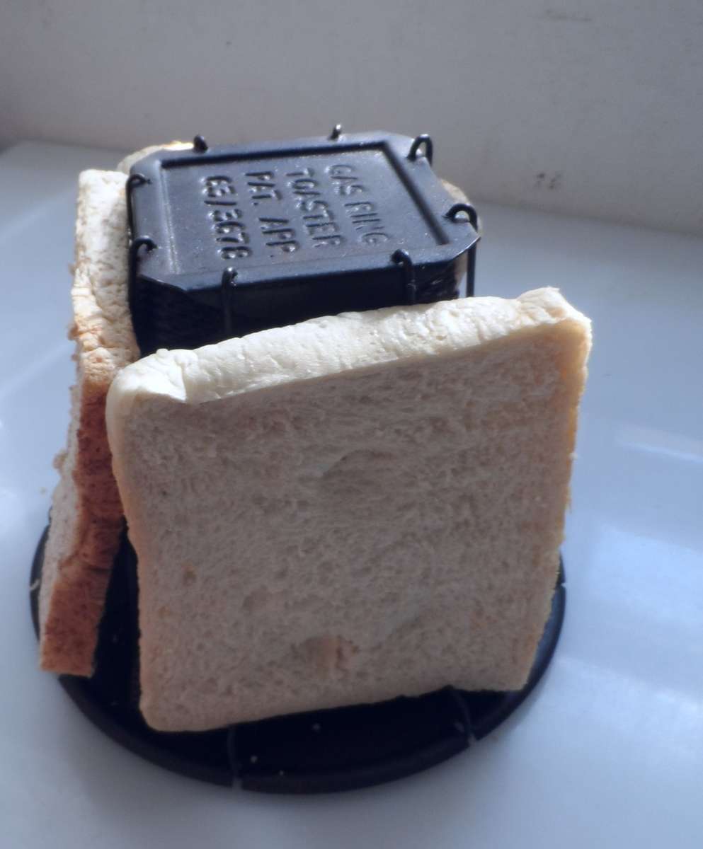 VINTAGE PRESSED METAL & MESH  4 SLICE GAS RING TOASTER