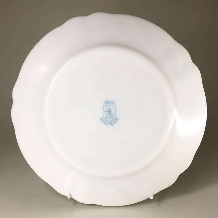 ARCOPAL FRANCE  vintage corn flower, milk glass , cake / side  plates X 7