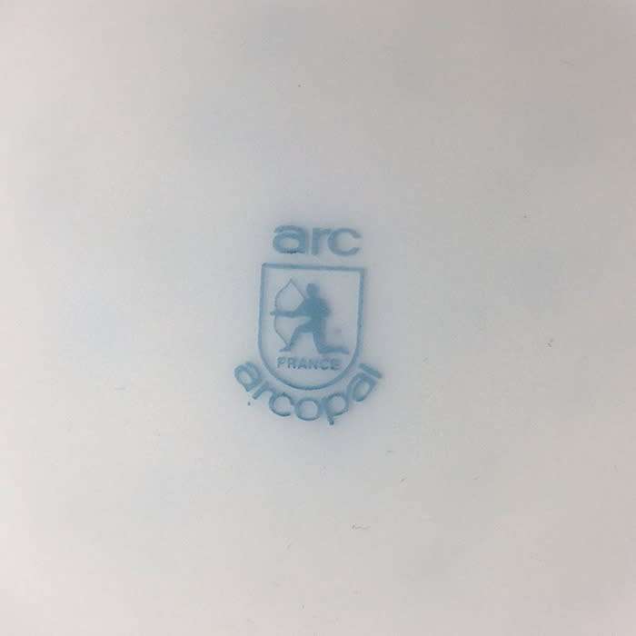 ARCOPAL FRANCE  vintage corn flower, milk glass , cake / side  plates X 7