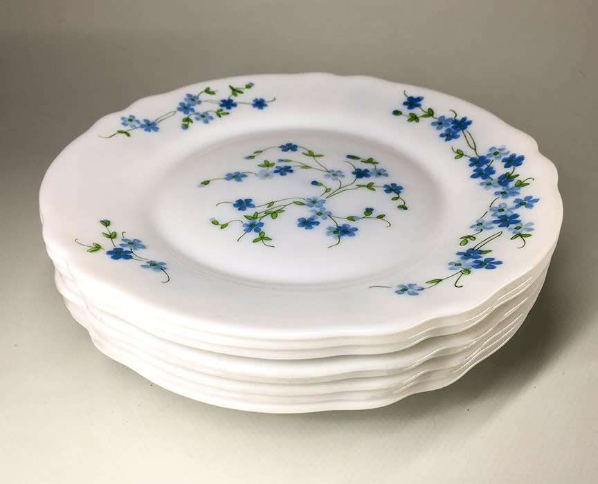ARCOPAL FRANCE  vintage corn flower, milk glass , cake / side  plates X 7