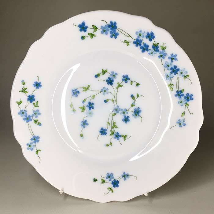 ARCOPAL FRANCE  vintage corn flower, milk glass , cake / side  plates X 7