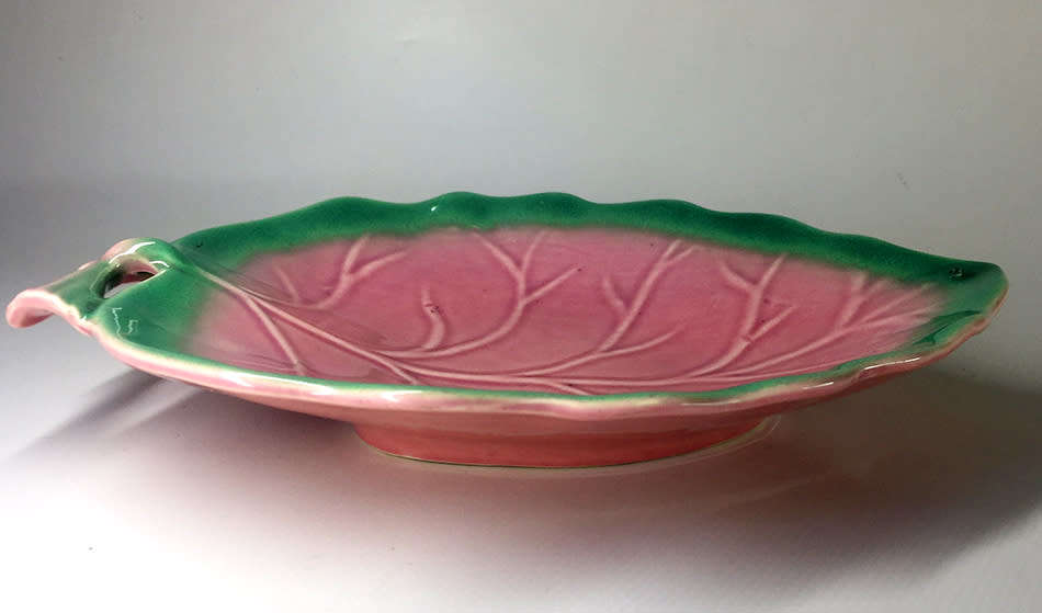 N.V. KONINKLIJKE PLATEEL BAKKERJ , ZUID - HOLLAND  GOUDA , leaf shaped serving platter